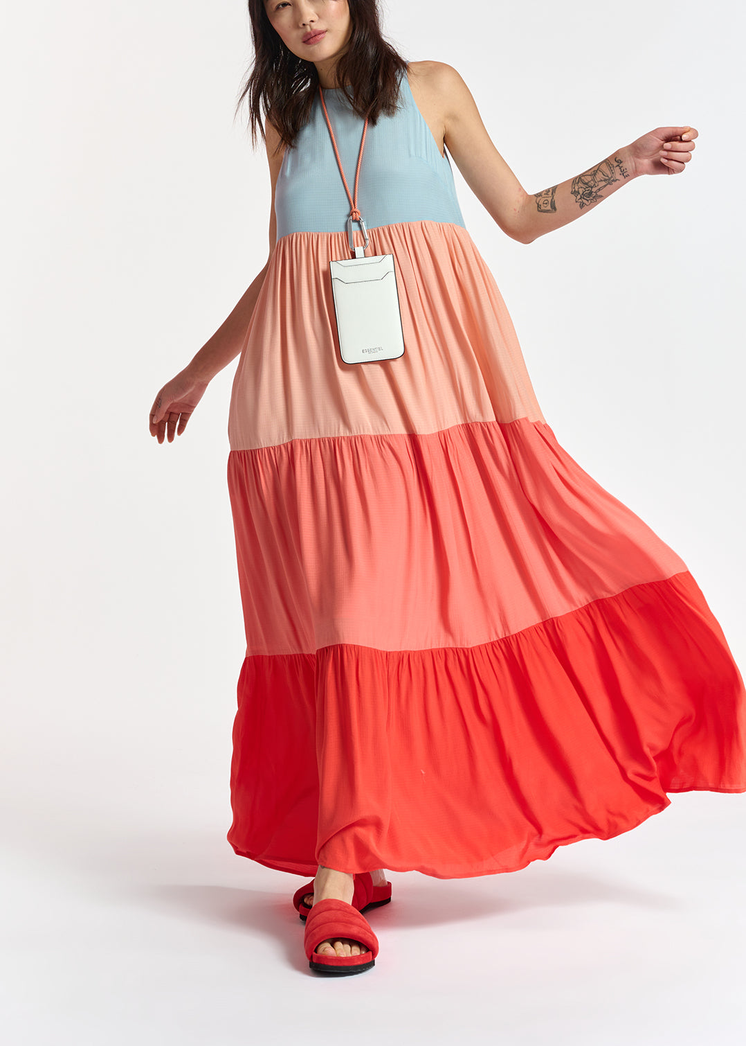 Maxi robe bleu clair, orange et rouge RE—SSENTIEL | Essentiel second hand