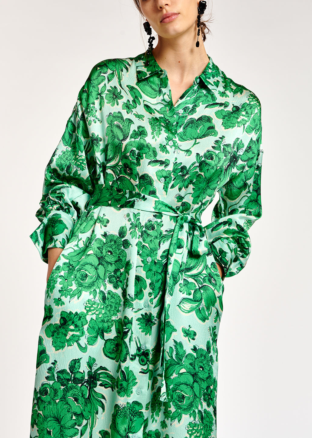 Robe chemise en soie bleue et verte fleurie RE—SSENTIEL | Essentiel second hand