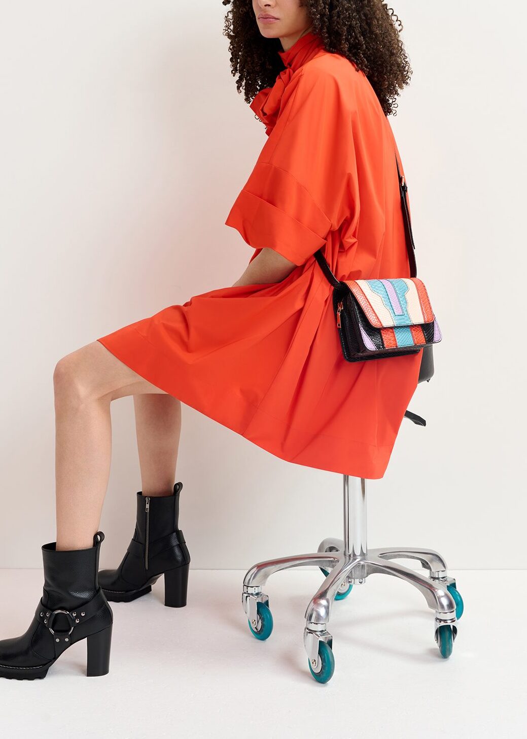 Rode mini-jurk met strikkraag RE—SSENTIEL | Essentiel second hand