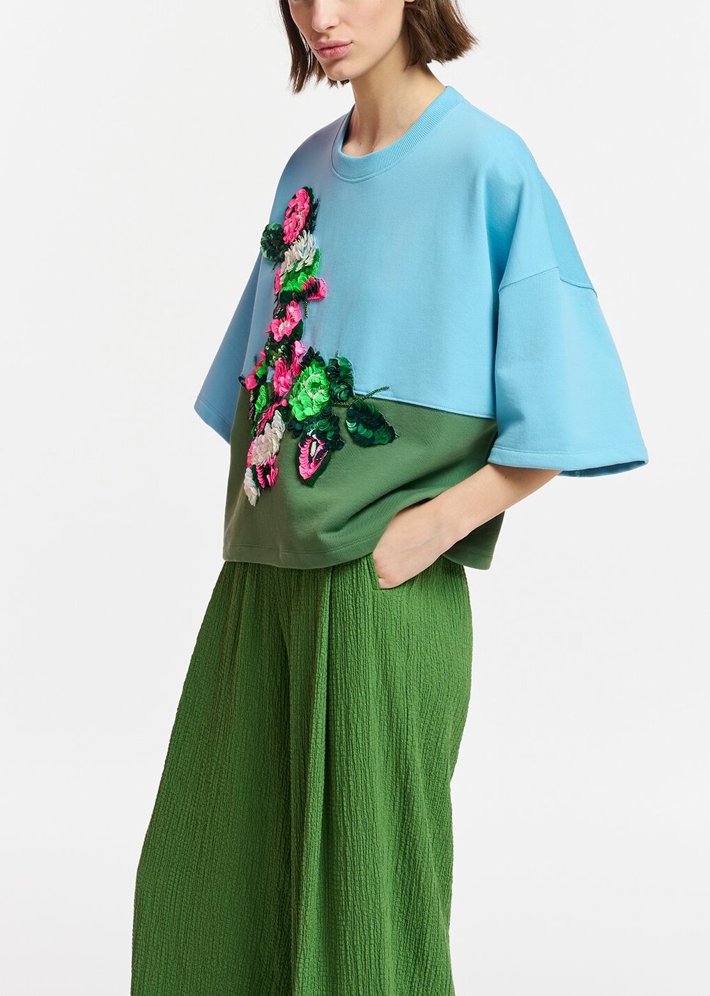 Sweatshirt bleu et vert foncé à manches courtes et paillettes RE—SSENTIEL | Essentiel second hand