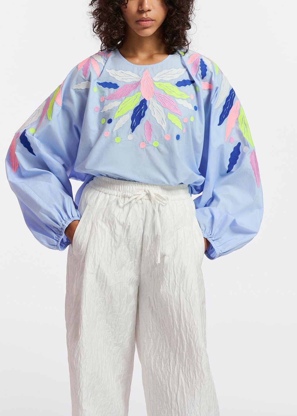 Top en coton bleu clair à broderies RE—SSENTIEL | Essentiel second hand