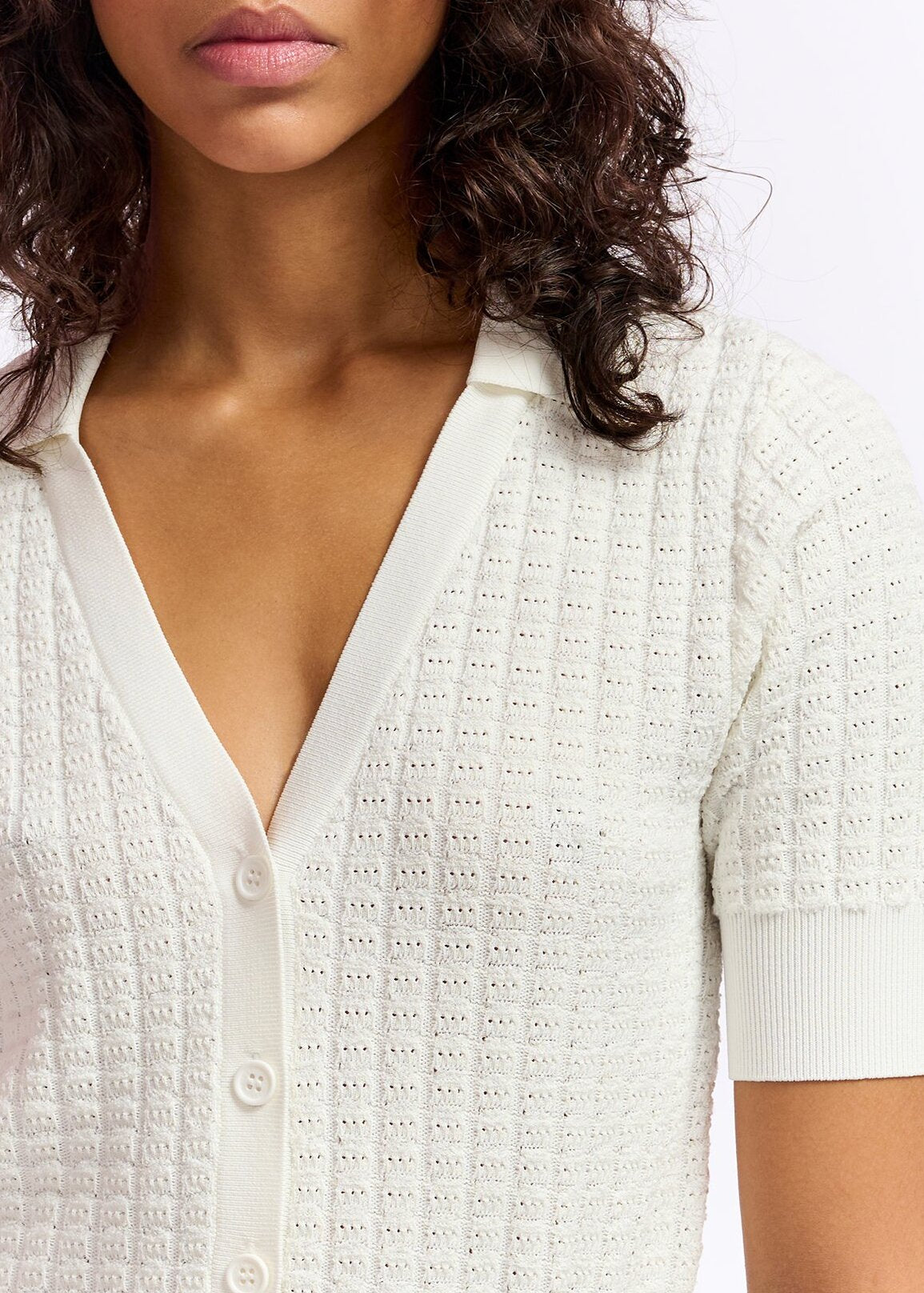 Off-white knitted V-neck top RE—SSENTIEL | Essentiel second hand