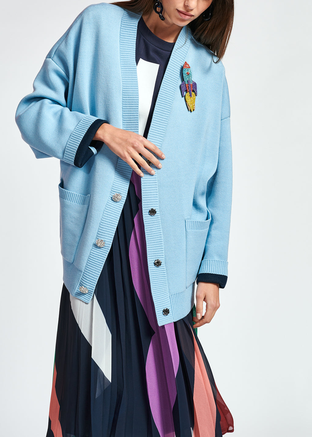 Cardigan bleu clair en v avec boutons à strass RE—SSENTIEL | Essentiel second hand