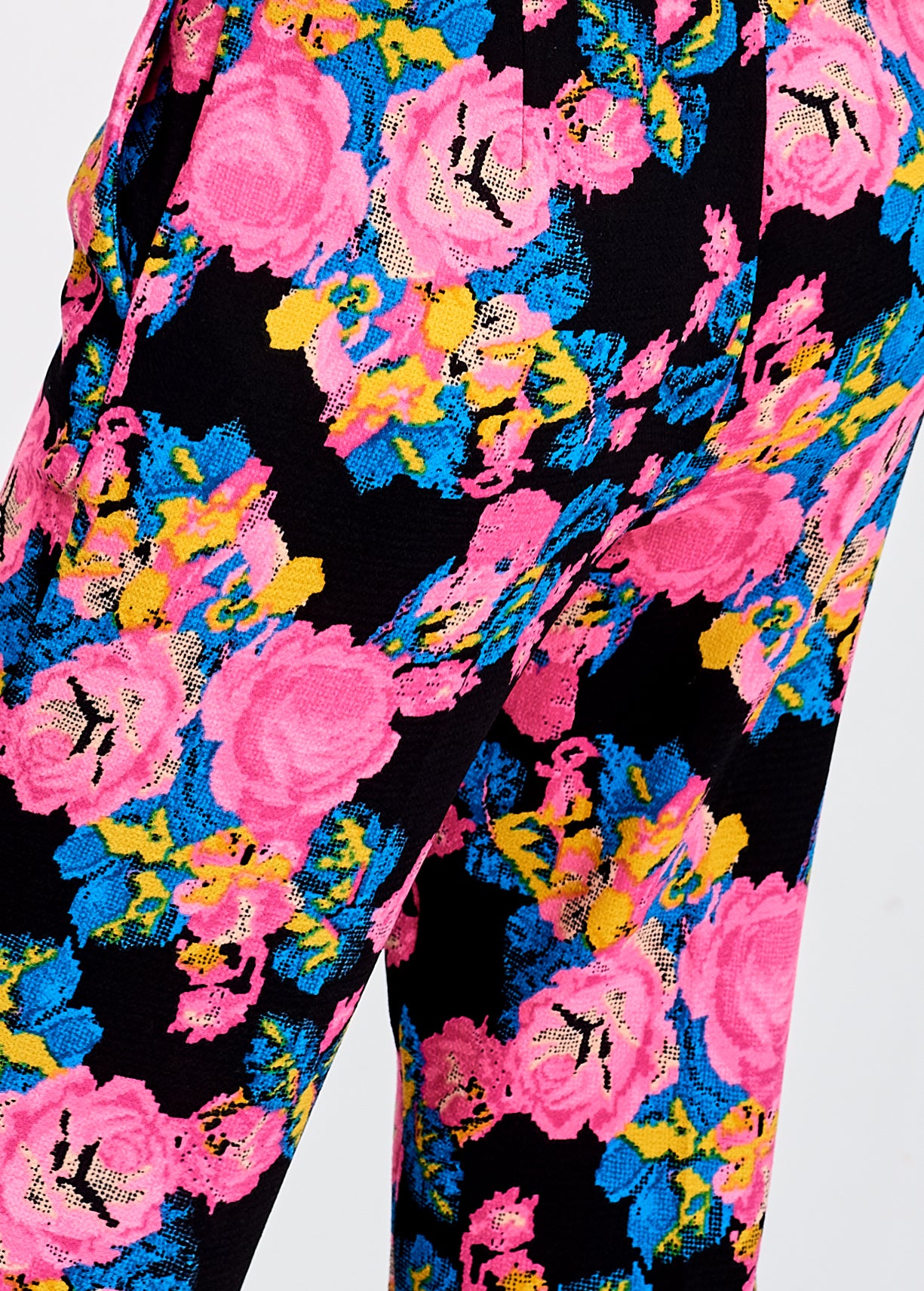 Colorful print black trousers with front crease RE—SSENTIEL | Essentiel second hand