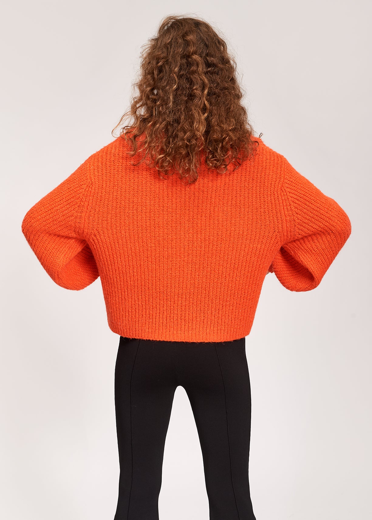 Pull orange à col en v en maille côtelée RE—SSENTIEL | Essentiel second hand
