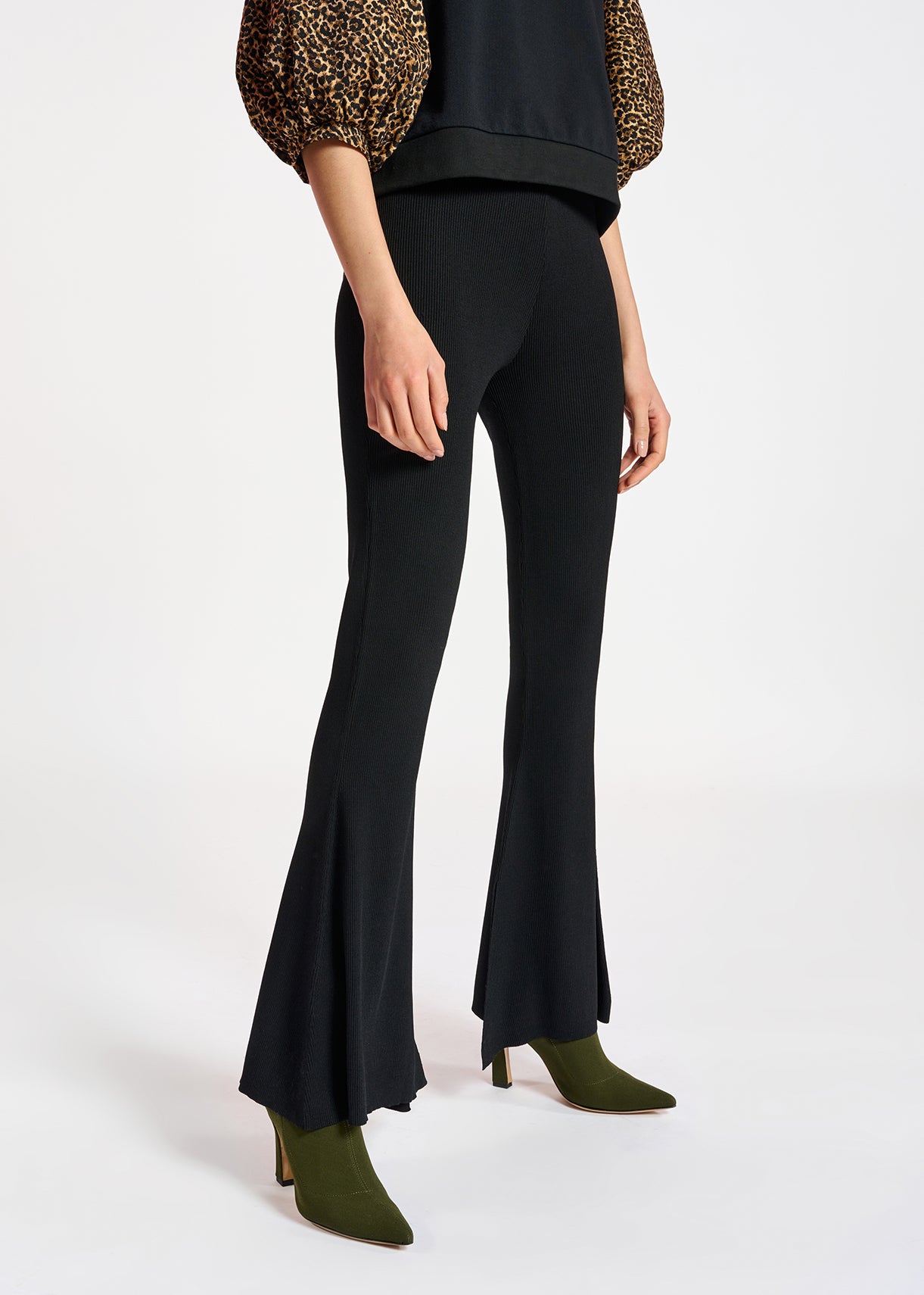 Black flared knitted pants RE—SSENTIEL | Essentiel second hand
