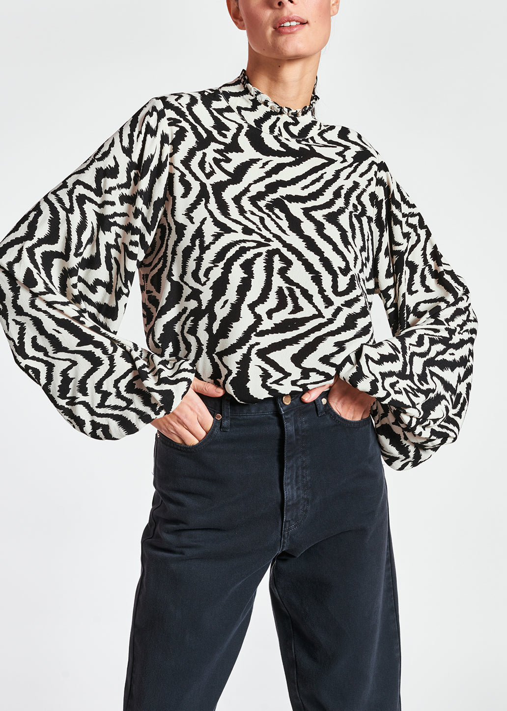 Top met zwart-witte zebraprint RE—SSENTIEL | Essentiel second hand