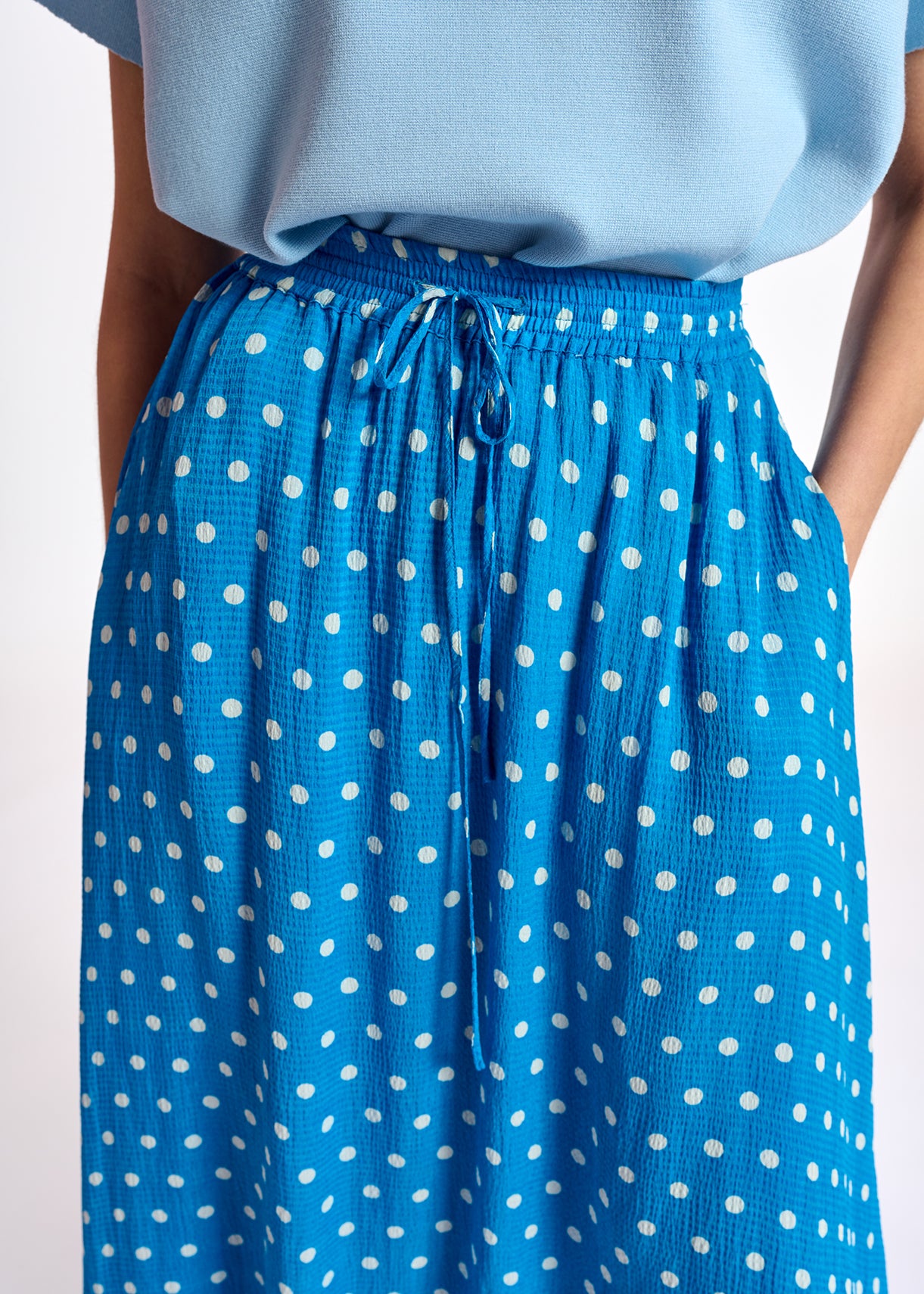 Jupe midi bleue à pois blancs RE—SSENTIEL | Essentiel second hand