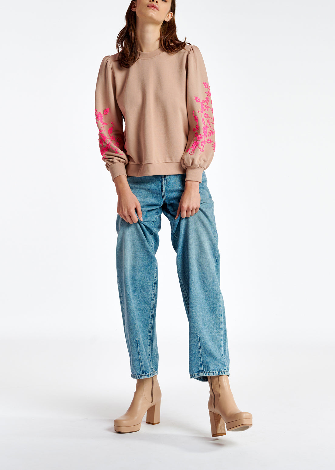 Vintage pink sweatshirt with pink floral beaded embroideries RE—SSENTIEL | Essentiel second hand