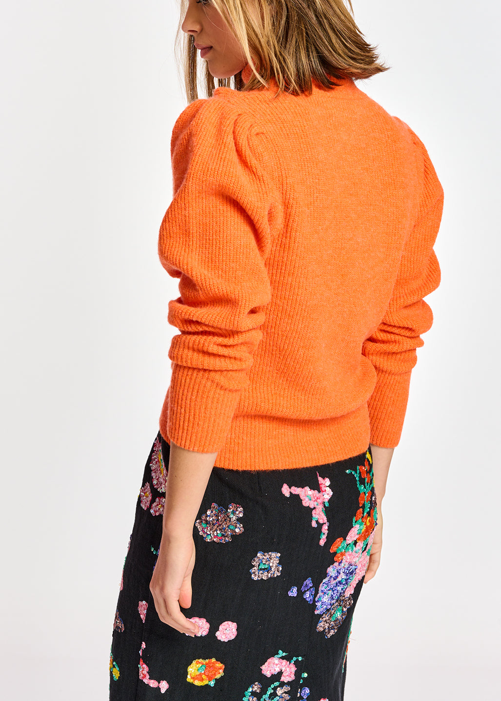 Pull orange col roulé et épaules bouffantes RE—SSENTIEL | Essentiel second hand