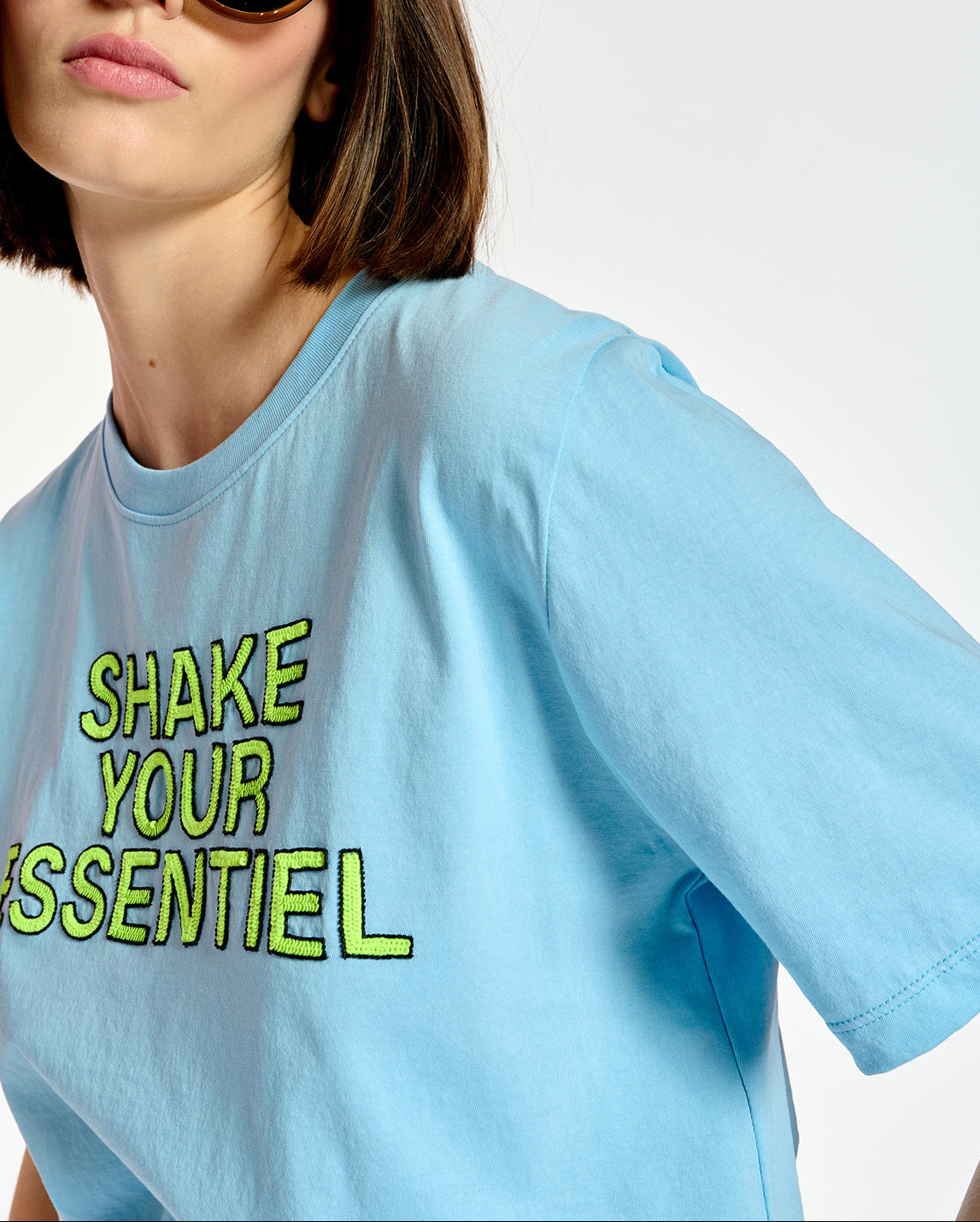 Light blue jersey t-shirt with neon green embroidery RE—SSENTIEL | Essentiel second hand