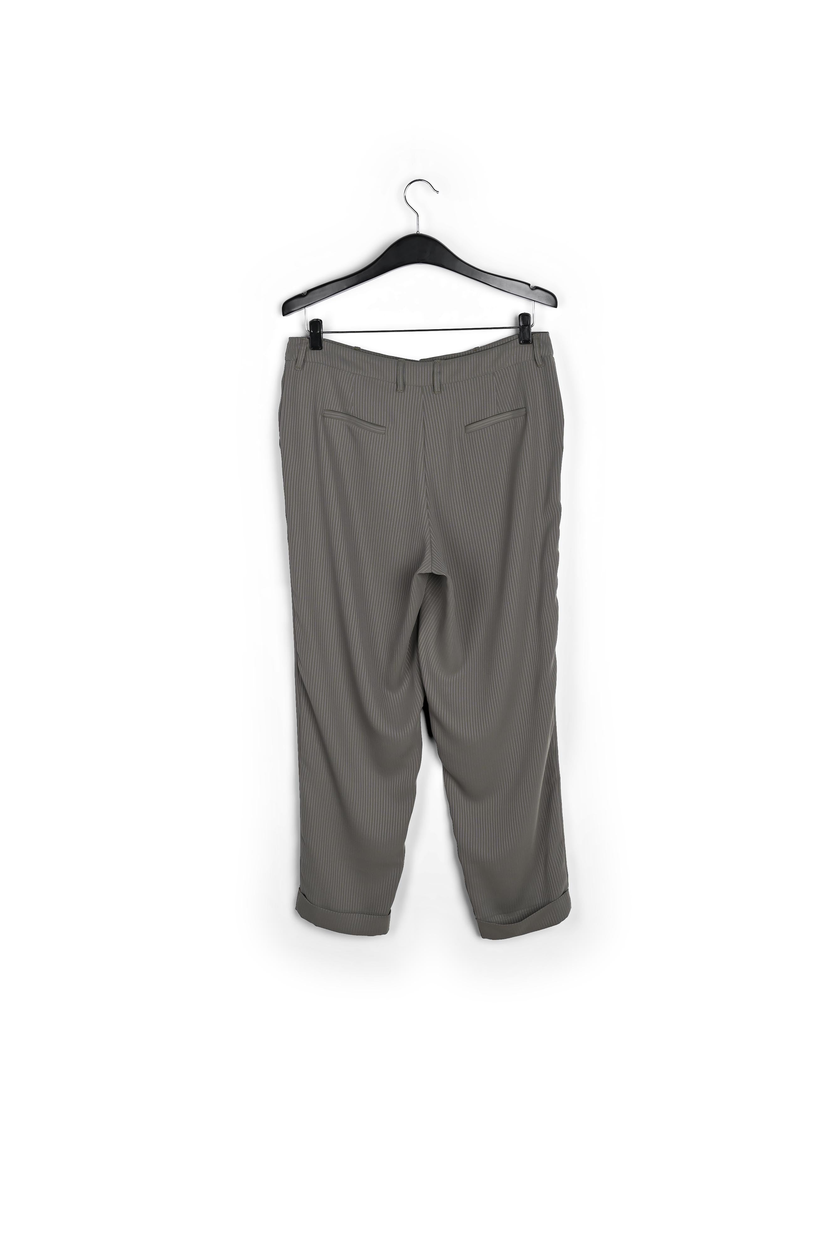 Grijs gestreepte broek met smal toelopende pijpen RE—SSENTIEL | Essentiel second hand