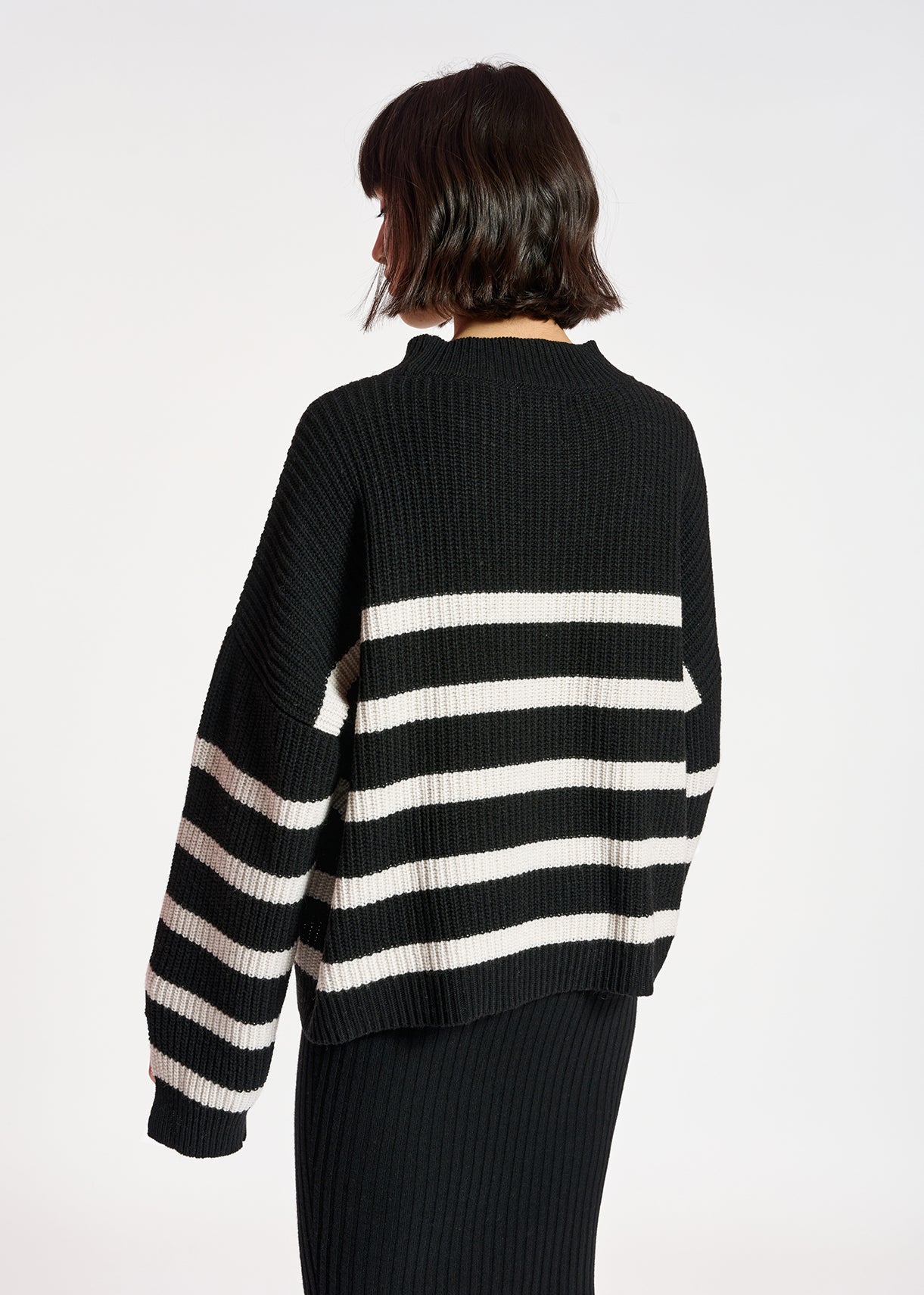 Pull oversize en tricot à rayures noir et blanc RE—SSENTIEL | Essentiel second hand