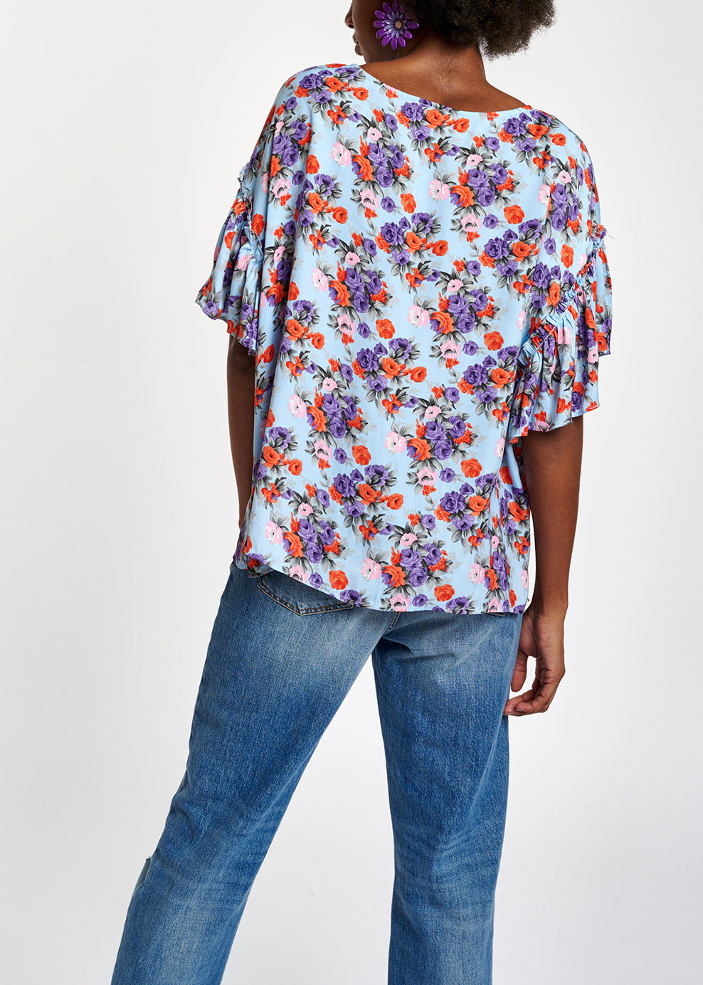 Lichtblauwe bloementop met ruchemouwen RE—SSENTIEL | Essentiel second hand